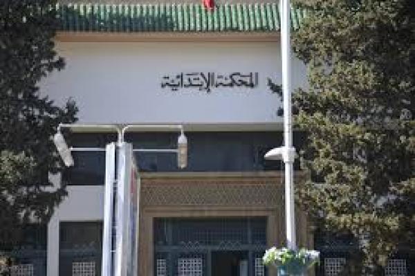 غريب : محكمة تدين 15 شخصا تراموا على ملعب كرة بمولاي يعقوب