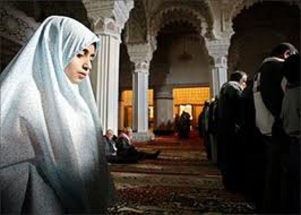 فتن النساء بالمساجد في رمضان