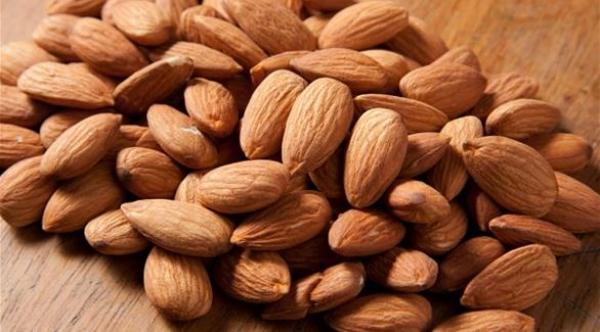 اللوز صديق القلب ويساعد على الرشاقة