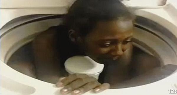 الشرطة الأمريكية تنقذ فتاة احتجزت داخل غسالة!