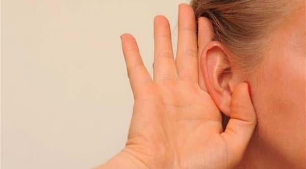 كيفية التخلص من انسداد الأذن بالمياه بثوان معدودة