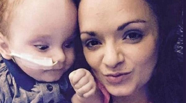 طفل يولد "دون دماغ" وبعد عامين ينطق للمرة الأولى"أمي"