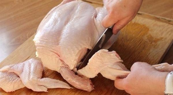 بعد تحضير لحوم الدواجن النيئة.. تنظيف أدوات المطبخ وأساسية