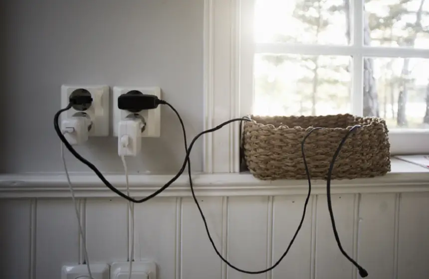 عواقب ترك شواحن الأجهزة موصولة بالكهرباء طوال الوقت!