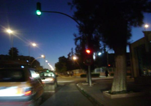 بني ملال : صورة بدون تعليق لإشارة ضوئية من نوع خاص 