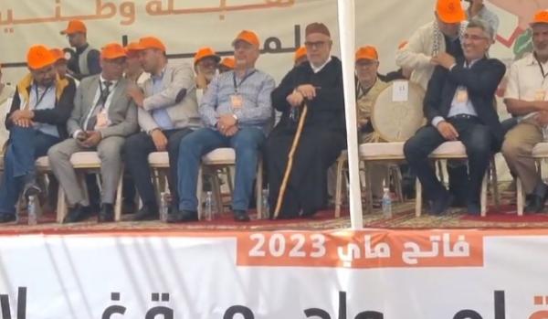 محتجون يقاطعون كلمة "بنكيران" بمناسبة "فاتح ماي" خلال لقاء نقابي نُظم بالدار البيضاء