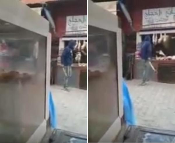 فيديو  صادم .. مشرمل يحمل سيفا و يهاجم محلات لبيع الدجاج ويسرقهم بالقوة