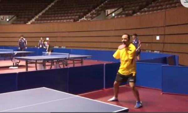 بالفيديو: مصري بذراعين مبتورتين يتميز "بكرة الطاولة"