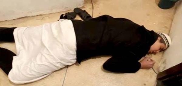 بالصورة..مؤذن مسجد يتعرض لاعتداء عنيف لسبب غريب