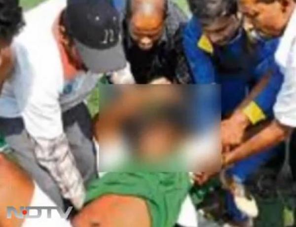 فيديو : وفاة لاعب هندي بالملعب و\"التوك توك\" يفشل في انقاذه