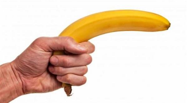 الشرطة الهندية تطعم الموز للص لاستعادة قلادة مسروقة