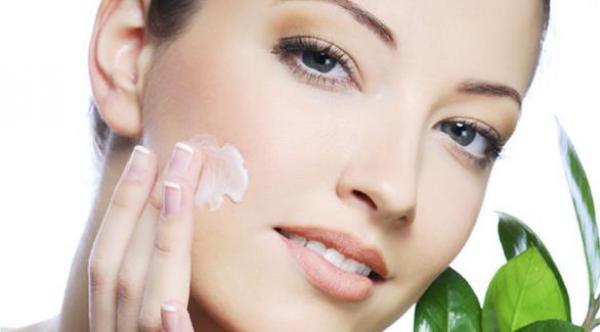 الكريمات الخاطئة خلال الصيف تمهد الطريق للبثور