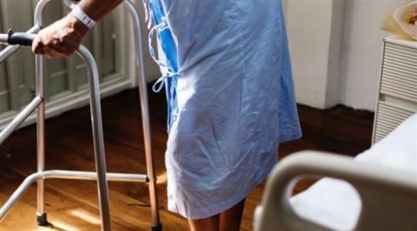 قبل جراحة مفصل الركبة .. توقف عن التدخين