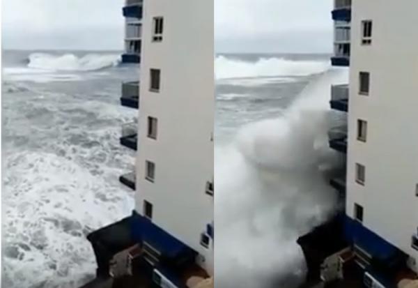 امواج عاتية تدمر شرفة إحدى العمارات بجزر الكاناري