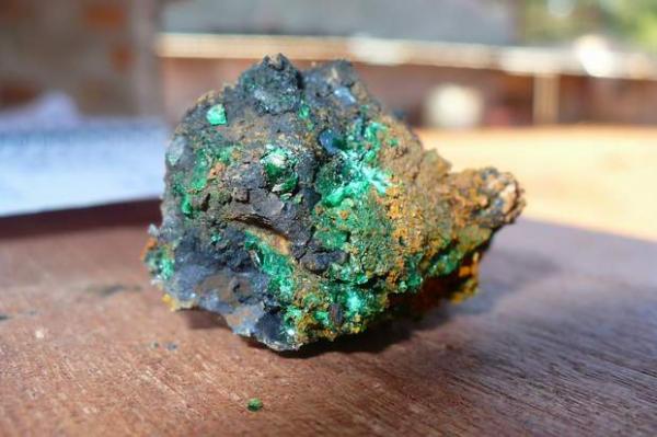 ياباني يحاول بيع اليورانيوم على موقع في الشبكة العنكبوتية