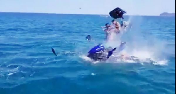بالفيديو..انفجار "جيت سكي" في شاطئ كابيلا بالمضيق كاد يتسبب في كـارثة