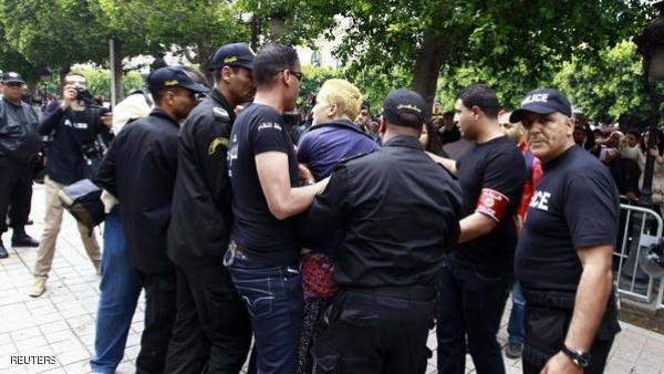 عقوبة السجن 6 أشهر تنتظر "عارية الصدر"