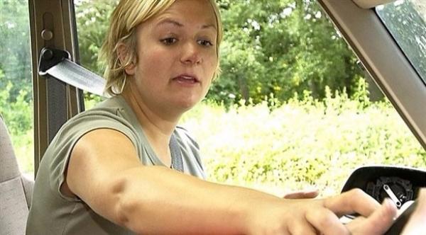 امرأة تشنق نفسها بسبب عملية تجميل فاشلة للصدر