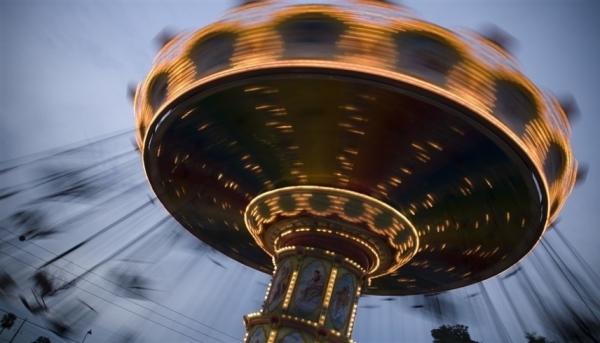 شاهد لحظة سقوط "لعبة الدوامة" في بغداد