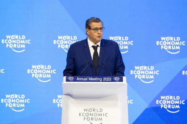 "أخنوش" في منتدى "دافوس": حكومتنا واجهت بحزم الأزمات المتعددة لسنة 2022