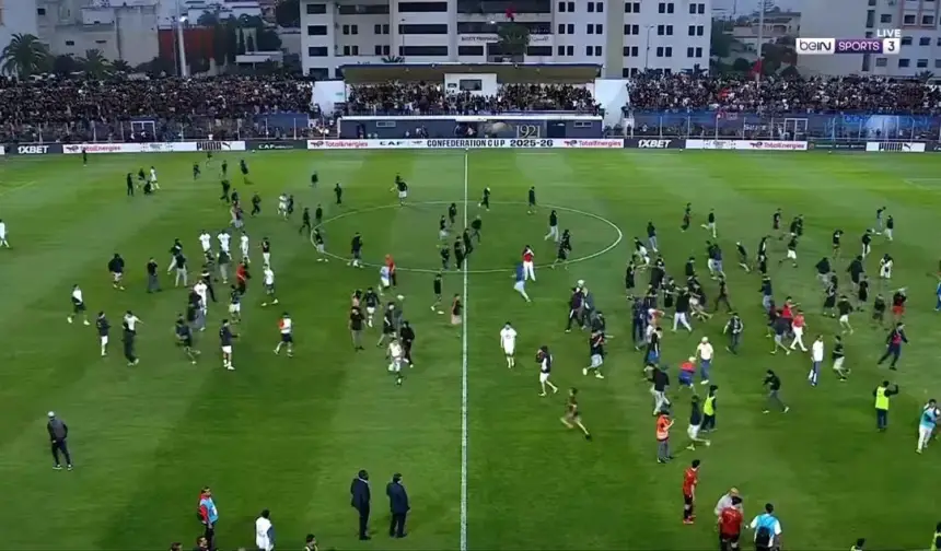 شغب بملعب المسيرة.. جماهير اتحاد العاصمة تشعل الفوضى وتستهدف أنصار أولمبيك آسفي بـ 