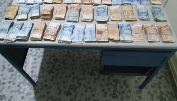 إيقاف مسؤول بحزب سياسي بسبب "أموال مشبوهة" (صور)