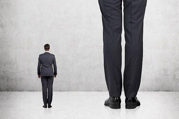 دراسة: طول القامة يجعل الشخص أكثر عرضة للإصابة بتوسع الأوردة