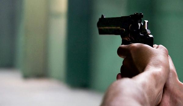 اعتقال رجل أمن أطلق 4 رصاصات على شخص اقتحم منزله للاعتداء عليه بالعيون