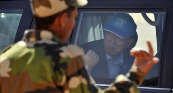 صحافي فرنسي : شباب غاضب يرمي &quot;بان كي مون&quot; بالحجارة بتندوف