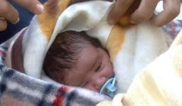 قلوب لحجر...الاحتفال بعيد الفطر لم يمنع أما من التخلي عن مولودها الرضيع بالشارع