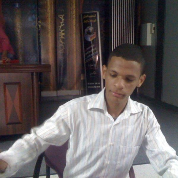 عبيد الأحزاب وديكتقراطية زعمائها