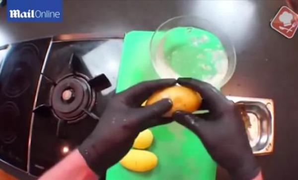 بالفيديو: 5 حيل ذكية تجعل حياتك أسهل في المطبخ