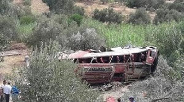 انقلاب حافلة لنقل المسافرين في تاونات تخلف 5 قتلى و 37 جريحا