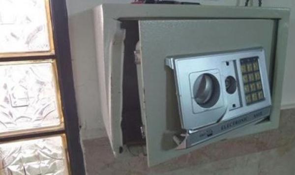 رجال "الحموشي" يوقعون بمتهم ثالث في قضية السطو على 300 مليون من خزنة طبيب بتازة والتحقيقات تعد بالمفاجآت