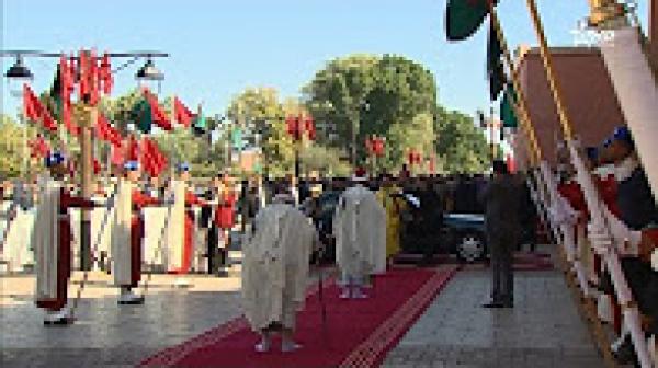 لحظة وصول الملك محمد السادس لمسجد الكتبية بمراكش لأداء صلاة الجمعة