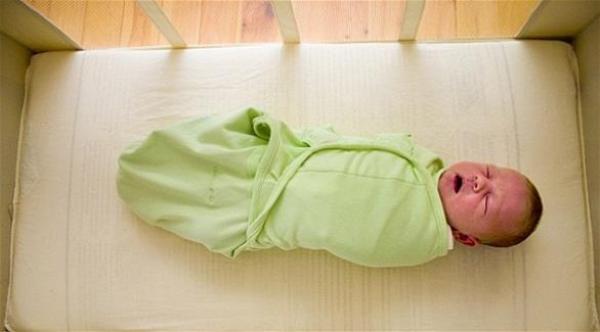 لهذا السبب يجب الامتناع عن "تقميط" الطفل الرضيع