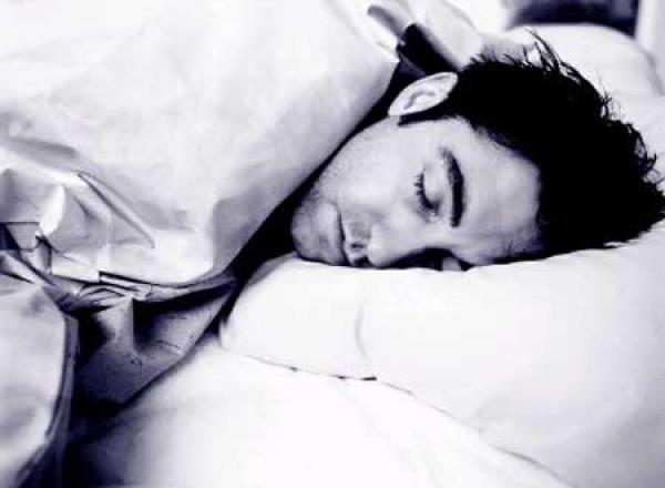 النوم مبكراً يخفض ضغط الدم المرتفع في ستة أسابيع