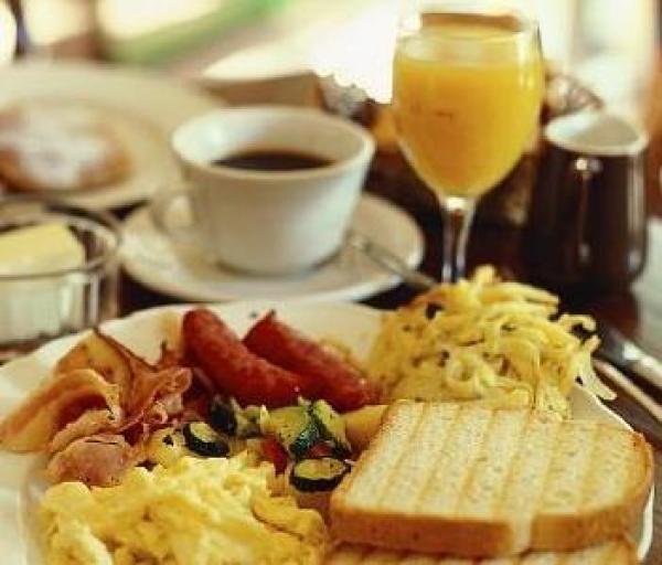 دراسة علمية جديدة تحذر من أن عدم تناول النساء البدينات لوجبة الفطور يزيد خطر إصابتهن بالسكري