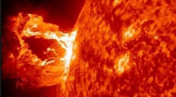 موقع أمريكي يحذر من عاصفة شمسية قد تدمِّر الأرض في أي لحظة