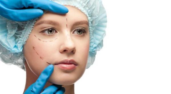 طبيب: وجه المرأة سيختفي خلال 20 عاماً