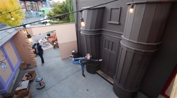 أمريكي يحتفل بالهالوين عبر بناء زقاق مستوحى من سلسلة هاري بوتر