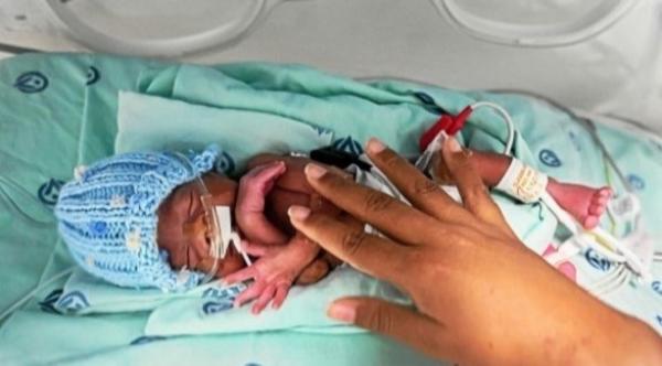 تنجب طفلها وهي في غيبوبة بسبب إصابتها بفيروس  كورونا