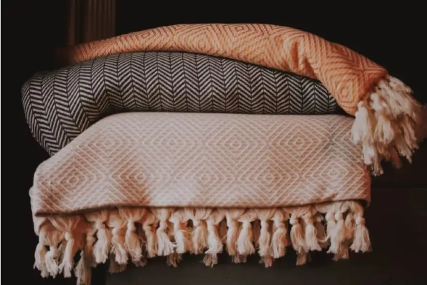 طريقة آمنة لغسل البطاطين الصوف وتخزينها مع نهاية الشتاء