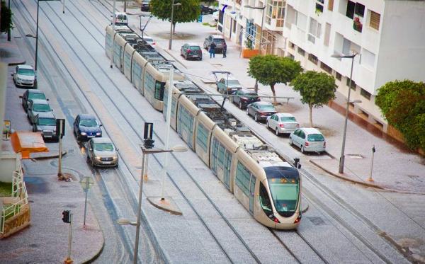 بالفيديو .. الرباط تكتسي حلة بيضاء بعد تساقطات " التبروري"