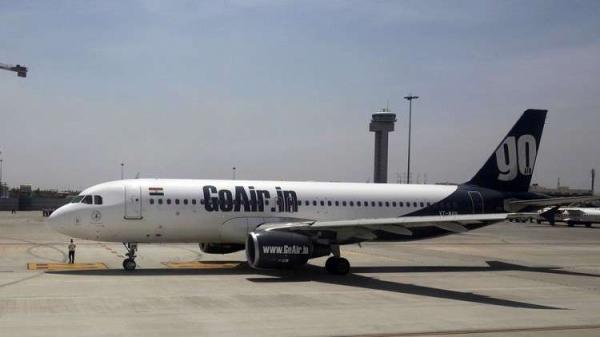 مسافر ينشر الذعر على متن رحلة هندية بمحاولته فتح باب الطائرة!