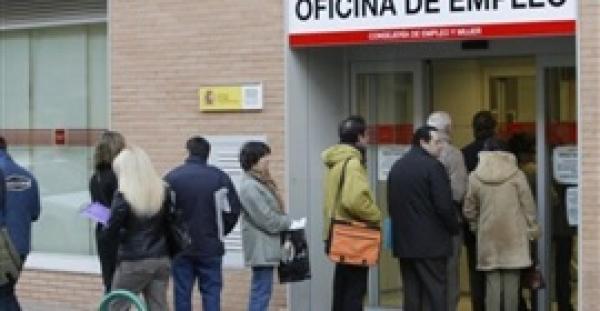 انخفاض عدد العاطلين الإسبان لأول مرة منذ 2010