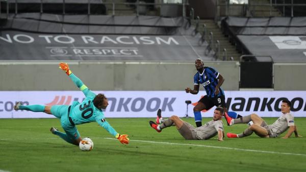 إنتر يسحق شاختار بخماسية ويتأهل لملاقاة اشبيلية في النهائي