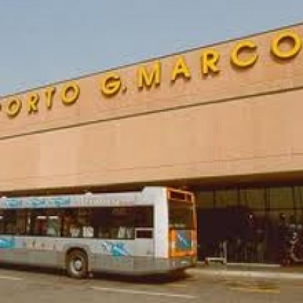 اعتقال سيدتين مغربيتين بمطار إيطالي بتهمة المتاجرة في البشر