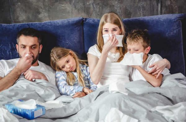 بشكل غير مسبوق.. نزلات البرد تتفشى بين المغاربة وأخصائي يكشف كيفية التفريق بين الزكام.. الإنفلونزا وكورونا