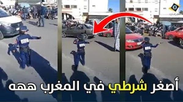 فيديو طريف: شاهد أصغر شرطي في المغرب ينظم حركة السير